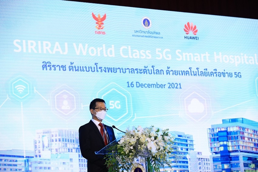 Ong-Abel-Deng-CEO-Huawei-Thai-Lan-phat-biu-tai-le-ra-mat-benh-vien.jpg