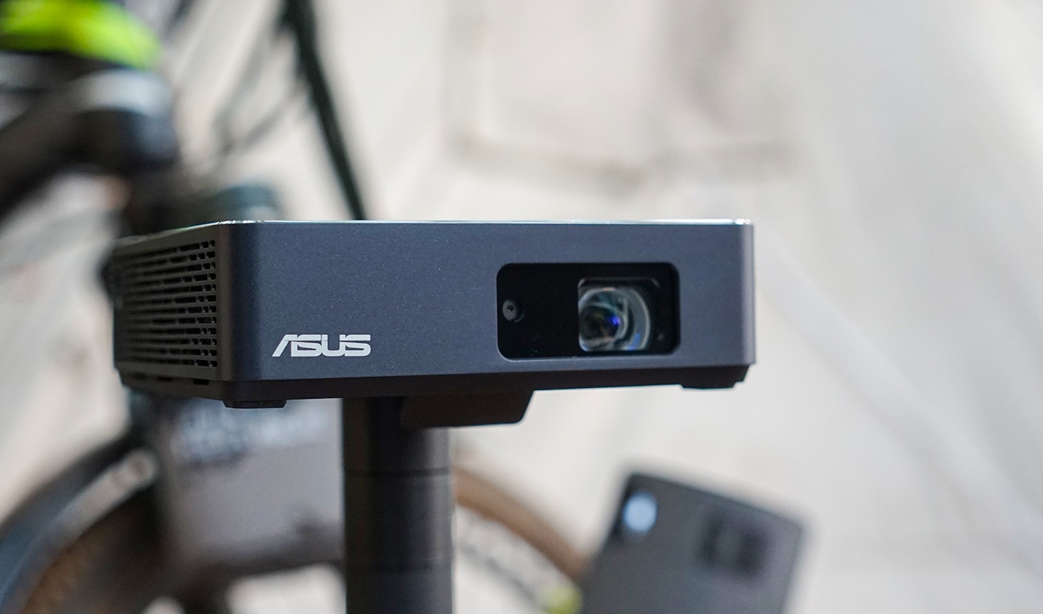 ASUS-ZenBeam-S2.jpg