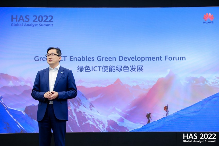 Ong-Kevin-Zhang-Giam-dc-Marketing-Mang-Kinh-doanh-Co-s-ha-tang-ICT-ca-Huawei-trinh-bay-bao-cao-Phat-trin-Xanh-2030-tai-HAS-2022.jpg