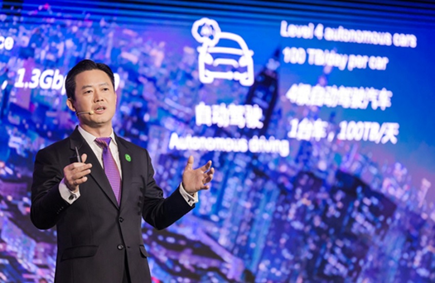 Ong-Charles-Yang-Pho-ch-tich-cp-cao-ca-Huawei-kiem-CEO-ca-Doi-ngu-phat-trin-Co-s-Trung-tam-D-lieu-Huawei.jpg