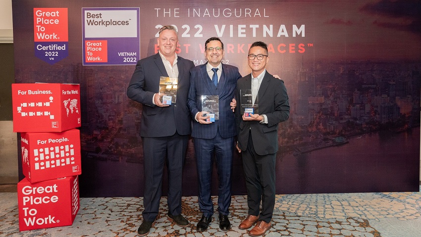 DHL-presentatives-at-the-inaugural-Vietnam-Best-Workplaces-ceremony.jpg
