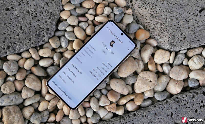 Trải nghiệm Samsung Galaxy Z Flip4 5G: giữ lại ngôn ngữ thiết kế "cũ" nhưng nâng cấp hiệu suất, bên cạnh màn hình "gập" tiện lợi Hinh-10
