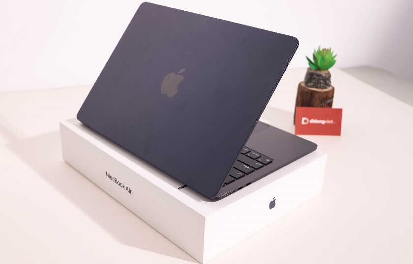 Cac-dong-MacBook-Air-duc-giam-gia-tai-Di-Dong-Viet.jpg