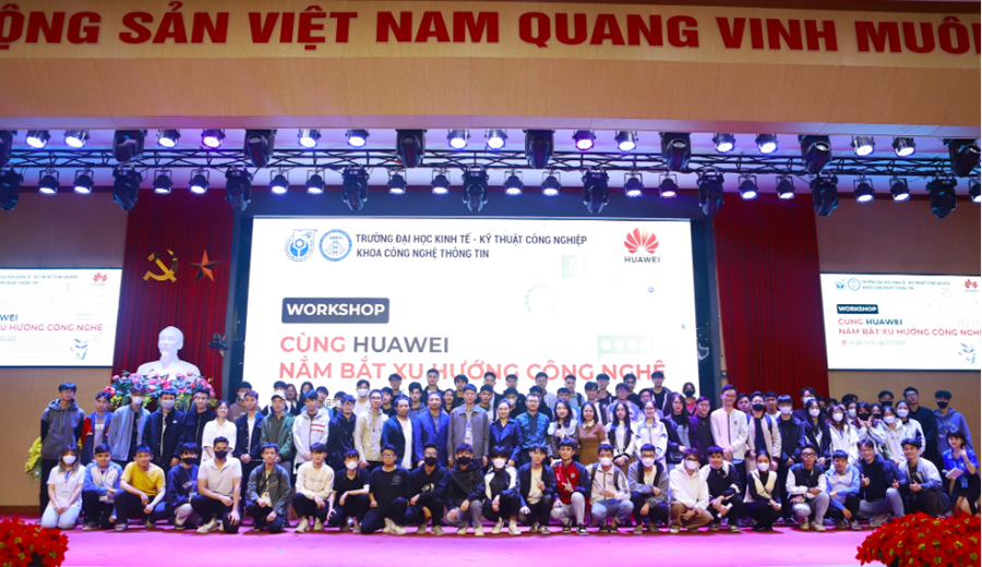 Huawei-vinh-danh-06-sinh-vien-chien-thang-cuoc-thi-ICT-Competition-Vietnam-2023---2024-2.png